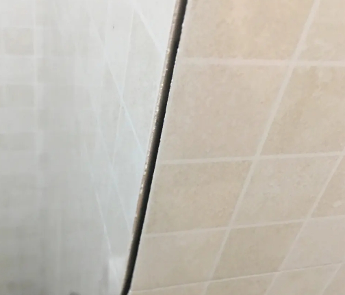新平瓷砖空鼓维修公司分享阳台瓷砖脱落的修复过程可以分为以下几个步骤
